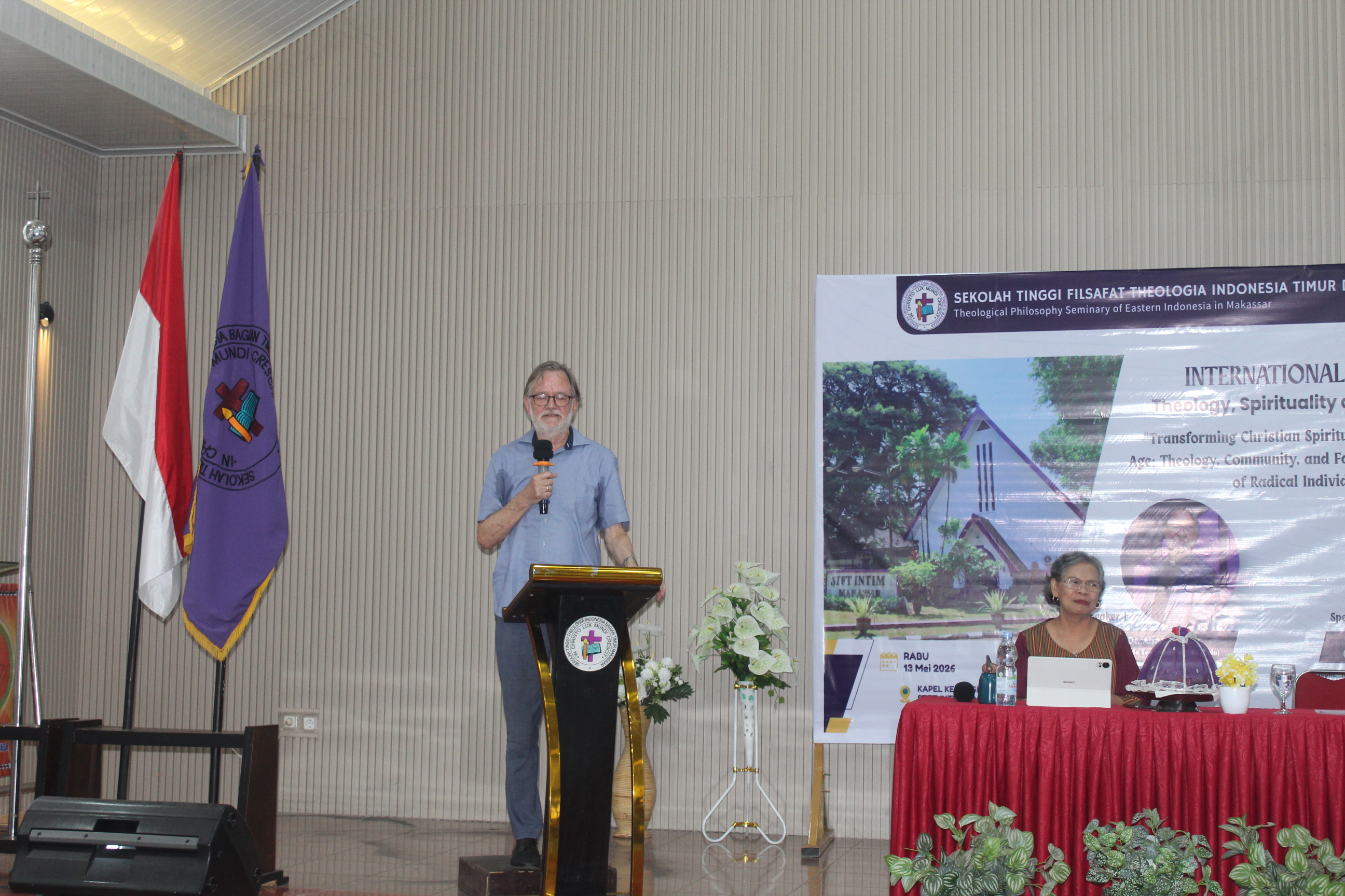 Seminar Internasional STFT INTIM di Makassar